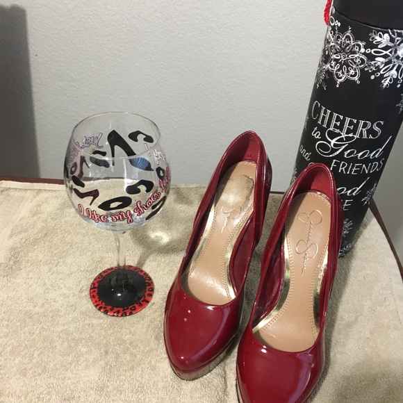 Red size 7 high heels - Picture 2 of 3